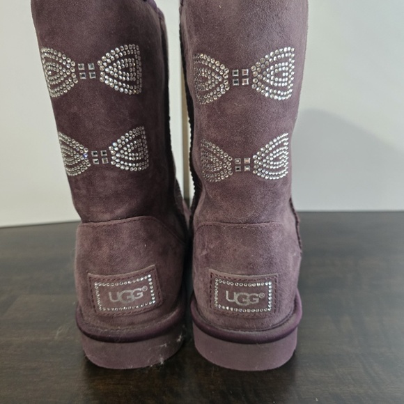 UGG Women's Classic Short Crystal Bow Swarovski Boots in Port sz 8 **RARE** - Picture 1 of 4